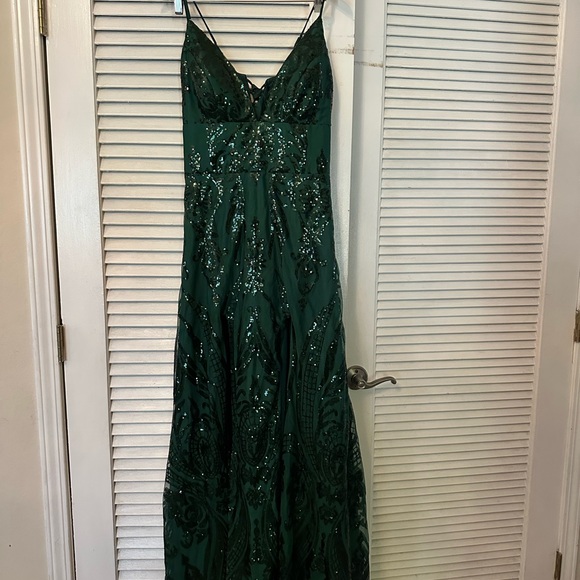 Elegant Emerald Green Sequin Gown - Picture 3 of 7